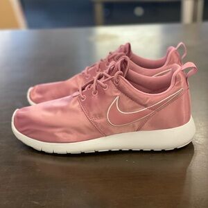 Nike Roshe one gs new in original box